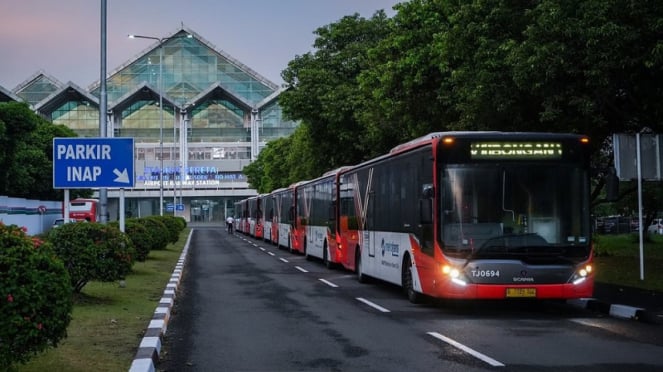 Bus Transjakarta rute Kalideres-Bandara Soekarno Hatta (Soetta)