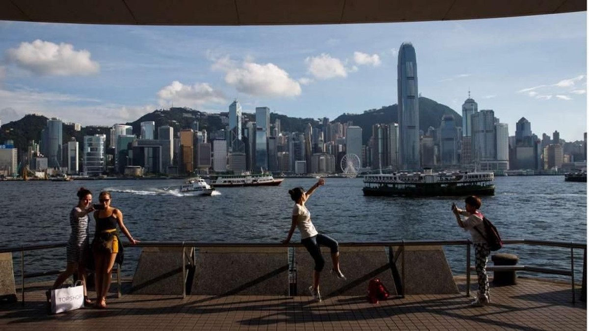 Para bankir Hong Kong menganggur, investasi melambat, bisnis suram