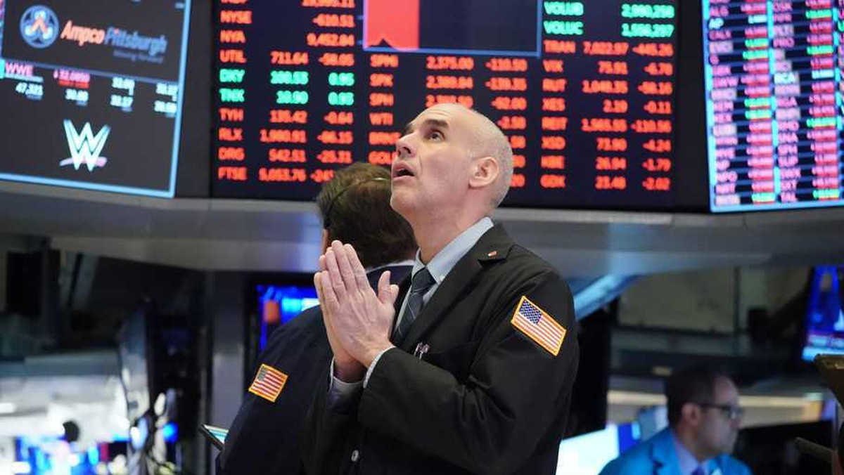 Wall Street Kembali Jatuh Jelang Risalah Fed